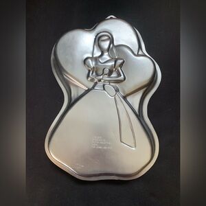 Wilton Barbie cake pan 2105-8910